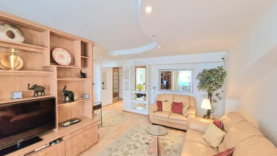 Apartament cu 3 camere semidecomandat, mobilat în Floreasca