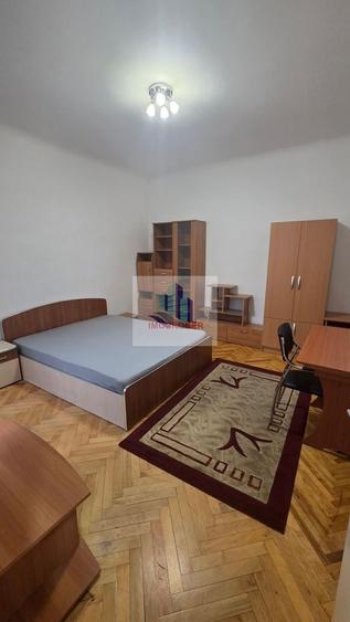 Casă cu 3 camere cu Canalizare în Central