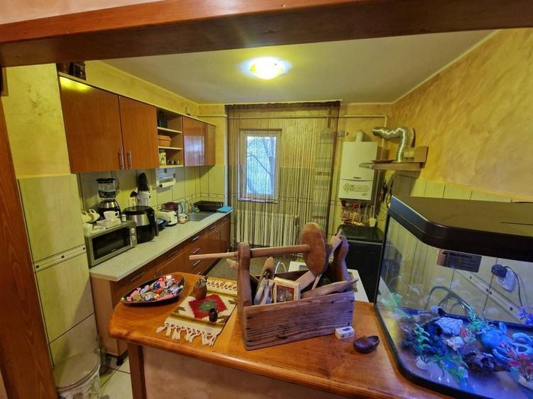 Apartament cu 3 camere semidecomandat în Exterior Vest