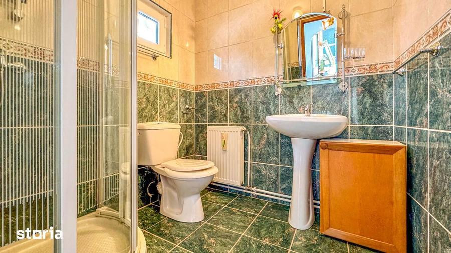 Casă cu 10 camere cu Teren 1422 Mp în Central