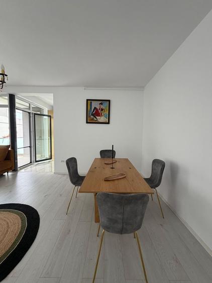Apartament cu 2 camere semidecomandat, mobilat în Dumbrăvița