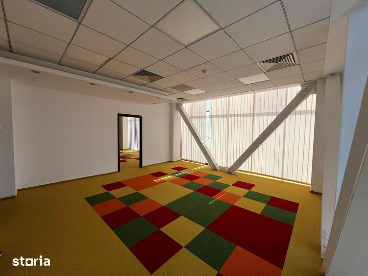 Spațiu comercial, de 339 mp, în Podu Roș