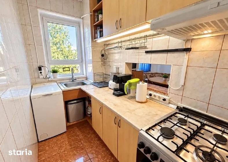 Apartament cu 3 camere semidecomandat în Florilor
