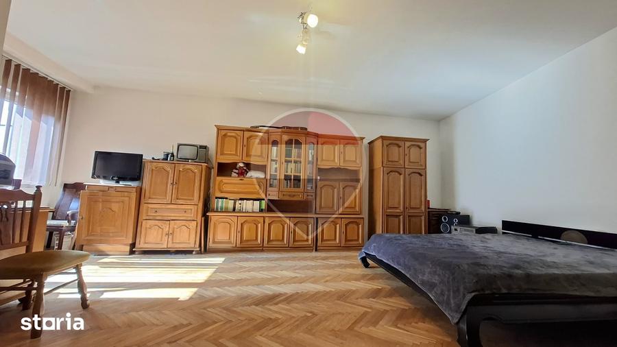 Casă cu 2 camere decomandat cu Teren 36 Mp în Central