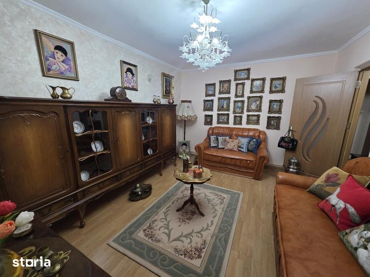 Apartament cu 3 camere decomandat în Central