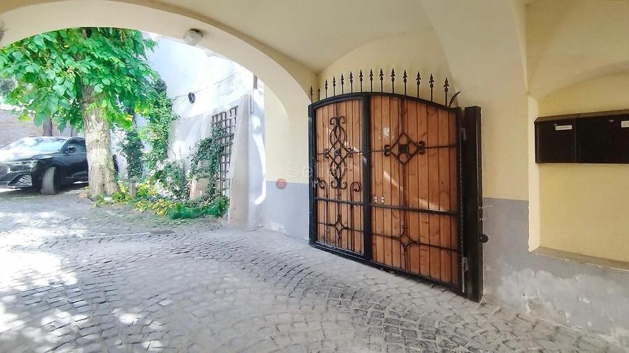 Apartament cu 2 camere semidecomandat în Centrul Istoric