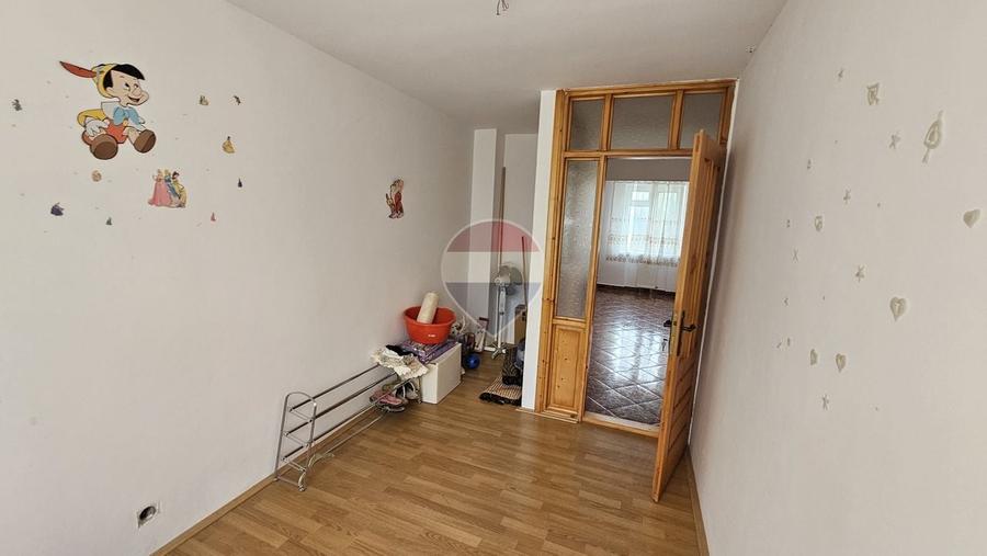 Apartament cu 3 camere decomandat, mobilat în Calea Romanului