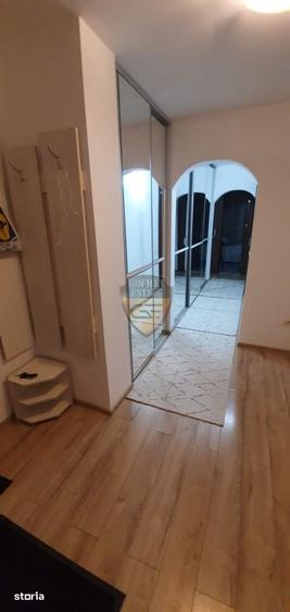 Apartament cu 3 camere decomandat în Delfinariu