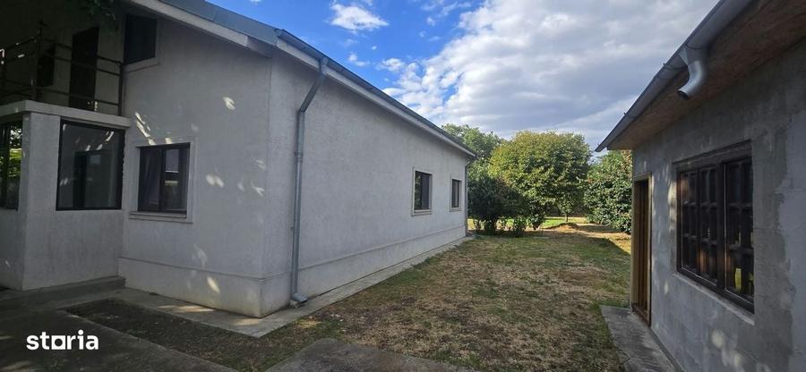 Casă cu 3 camere în Petrești