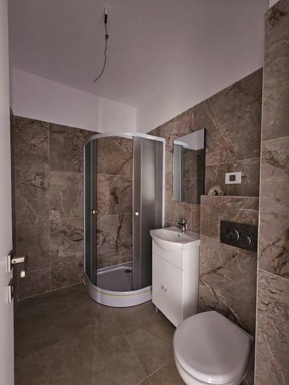 Apartament cu 3 camere decomandat în Est