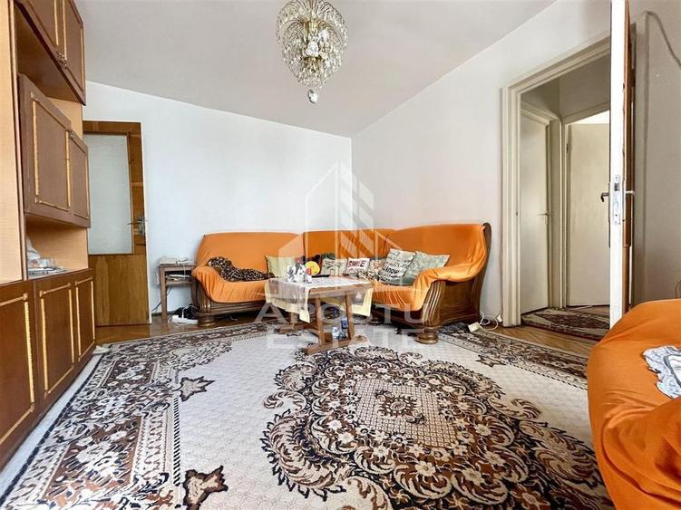 Apartament cu 3 camere semidecomandat în Șagului