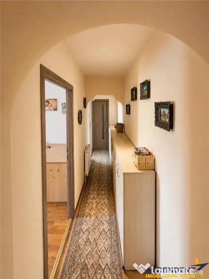 Apartament cu 3 camere decomandat în Calea București