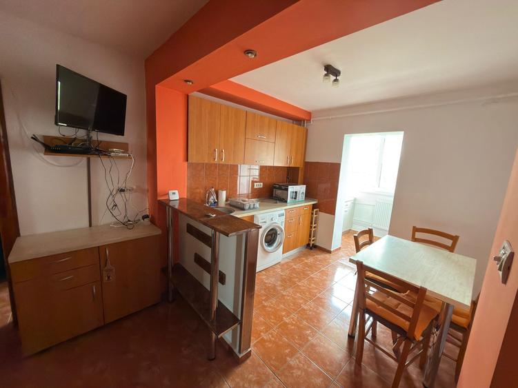 Apartament cu 2 camere decomandat în Girocului