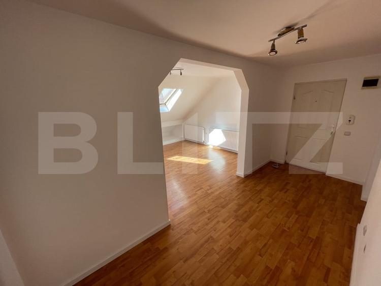 Apartament cu 3 camere semidecomandat, mobilat în Ștefan cel Mare