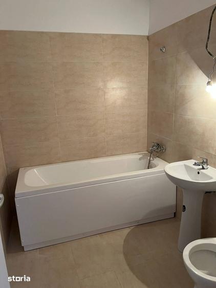 Apartament cu 4 camere decomandat în Titan