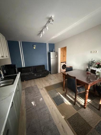 Apartament cu 3 camere semidecomandat în Micro 14