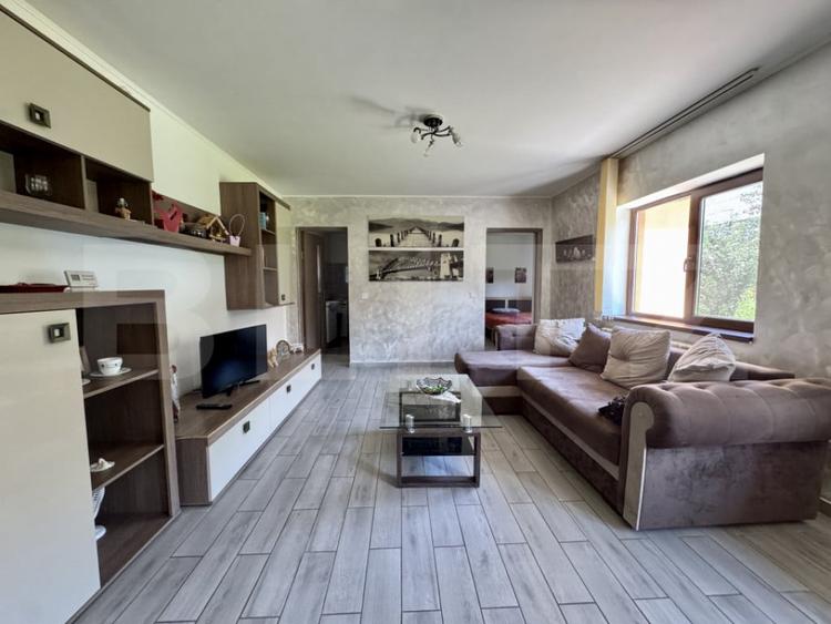 Casă cu 3 camere cu Teren 2800 Mp în Leordeni