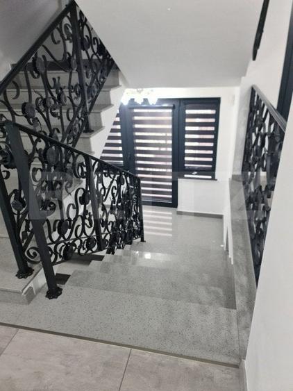 Casă individuală cu 8 camere cu Canalizare în Rădăuți
