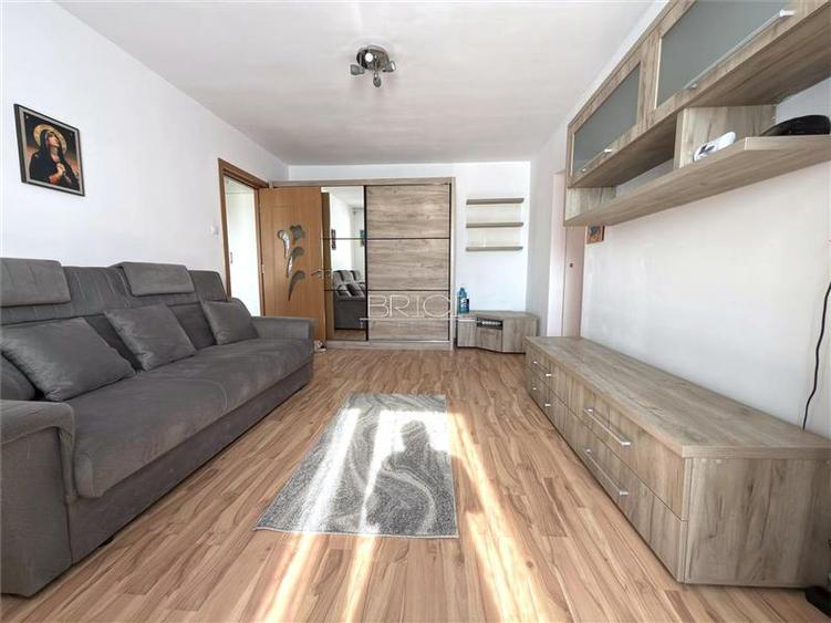 Apartament cu 2 camere semidecomandat, mobilat în Astra