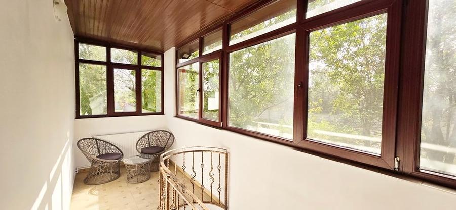 Apartament cu 4 camere decomandat în Băneasa