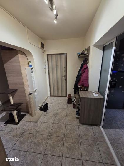 Apartament cu 4 camere decomandat, mobilat în Berceni