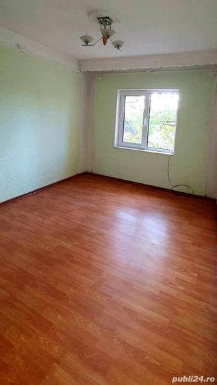 Apartament cu 3 camere decomandat în Câmpineanca
