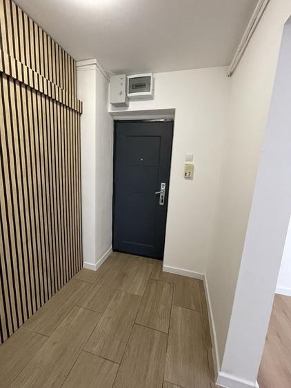 Apartament cu 3 camere semidecomandat în Șagului
