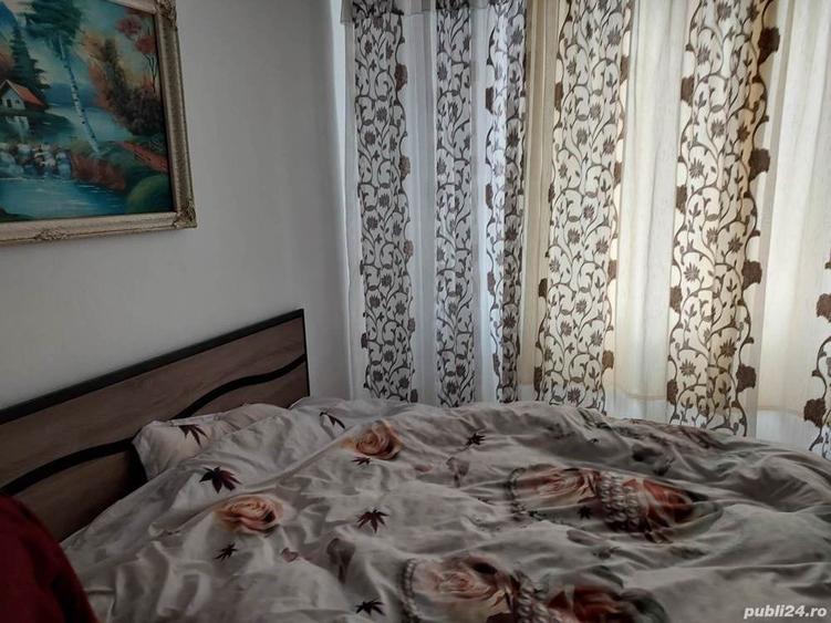 Apartament cu 4 camere decomandat în Roman
