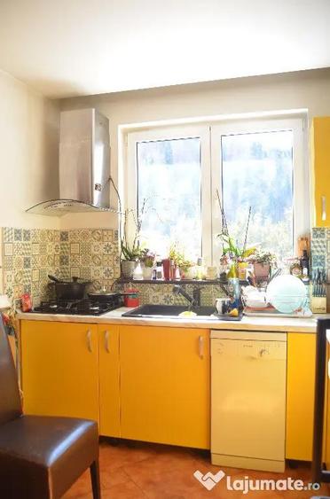 Apartament cu 3 camere decomandat în Central