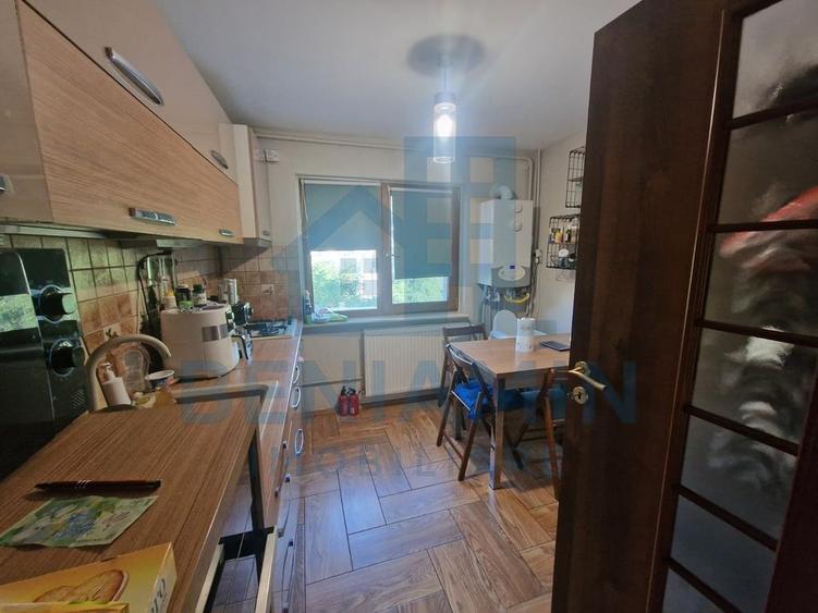 Apartament cu 4 camere decomandat în Central