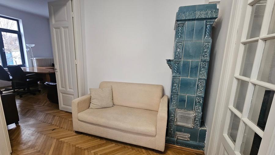 Casă individuală cu 8 camere cu Canalizare în Eminescu