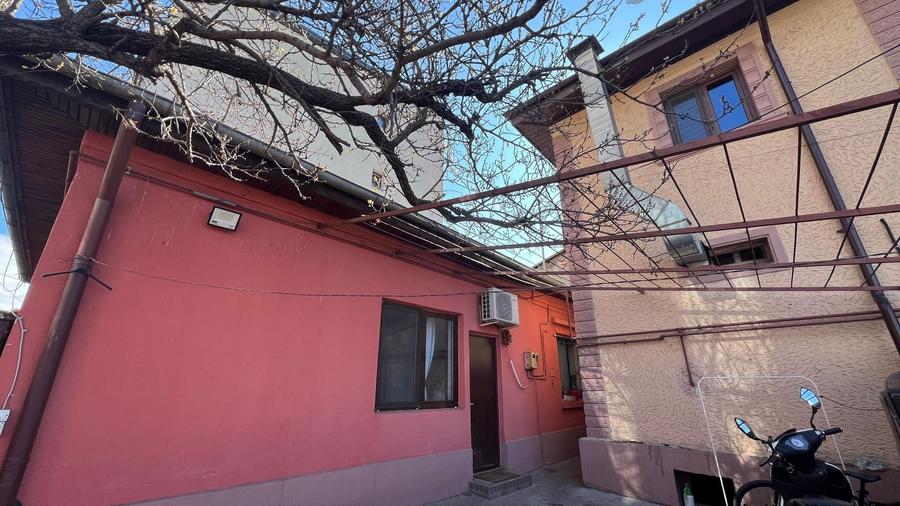 Casă individuală cu 5 camere cu Canalizare în Tei