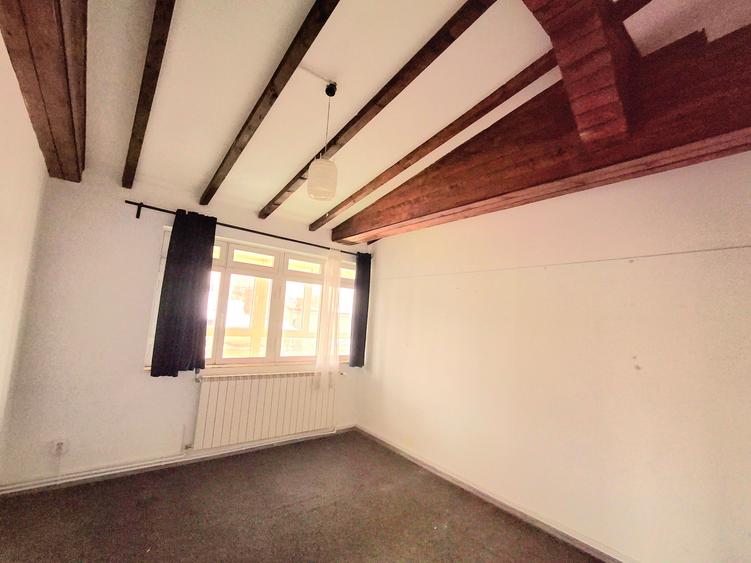 Casă individuală cu 12 camere cu Teren 500 Mp în Unirii