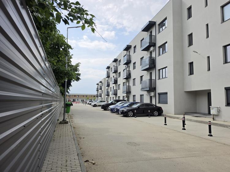 Apartament cu 2 camere semidecomandat în 1 Decembrie
