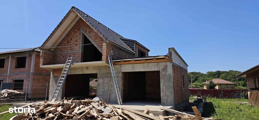 Casă cu 3 camere cu Teren 566 Mp în Corunca