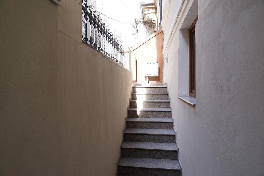 Birou, de 120 mp, în Amzei