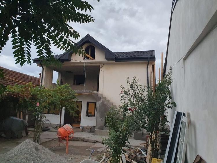 Casă cu 4 camere în Central