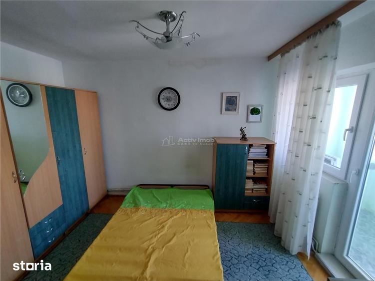 Apartament cu 4 camere decomandat în Central