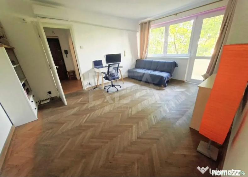 Apartament cu 3 camere semidecomandat în Drumul Taberei