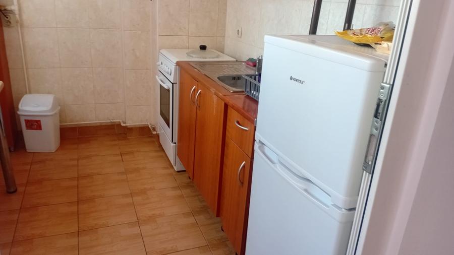Apartament cu 2 camere semidecomandat, mobilat în UTA