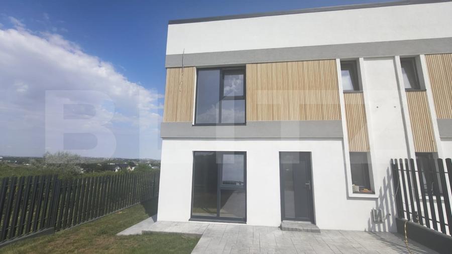Duplex cu 4 camere cu Canalizare în Bucium