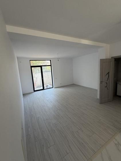 Casă cu 4 camere în Roșu