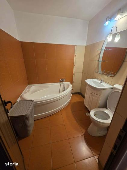Apartament cu 3 camere, mobilat în Central