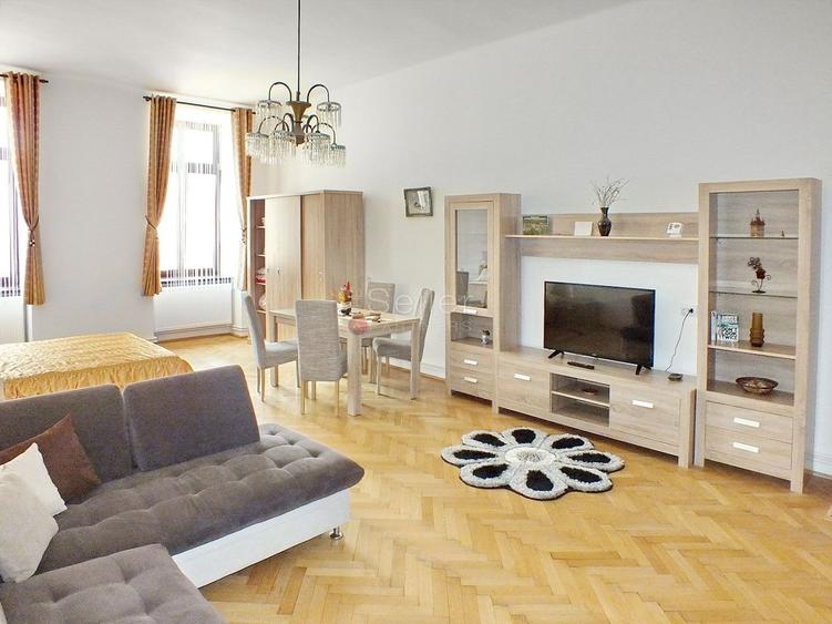 Apartament cu 4 camere semidecomandat în Centrul Istoric