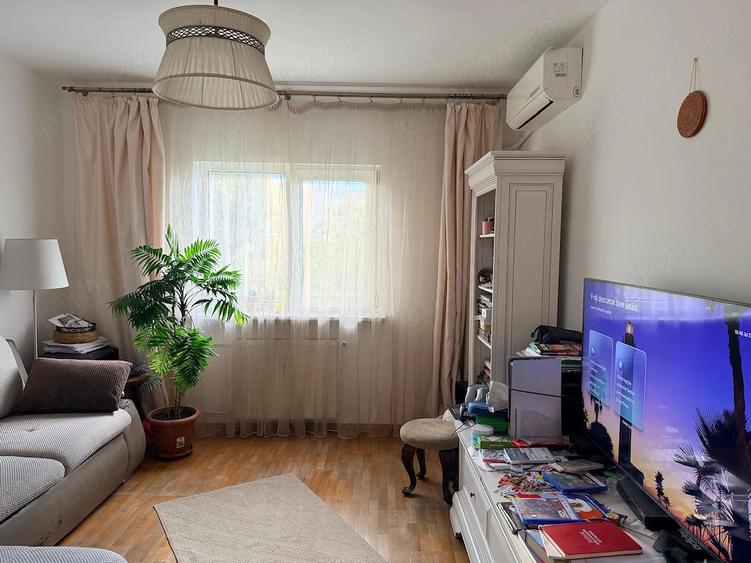 Apartament cu 3 camere decomandat în Nerva Traian