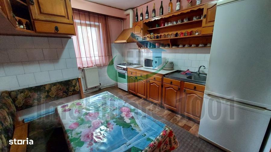 Apartament cu 4 camere decomandat în Republicii
