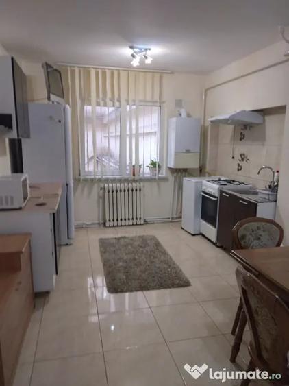 Apartament cu 2 camere semidecomandat în Piața Unirii