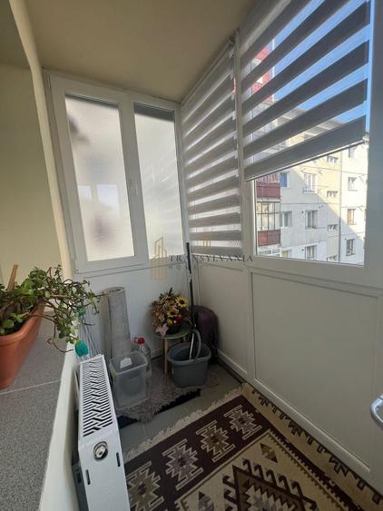 Apartament cu 3 camere decomandat, mobilat în Valea Aurie