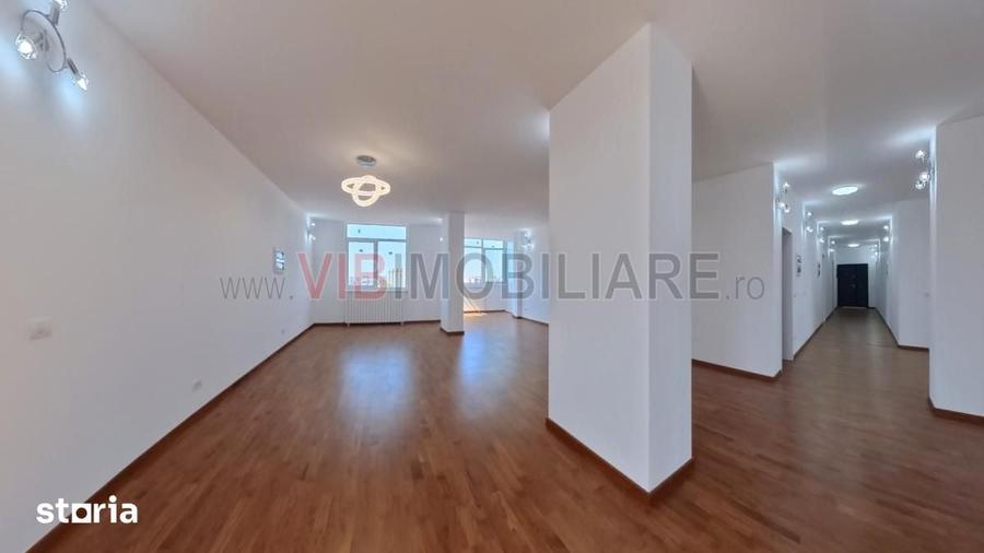Apartament cu 5 camere în Pieptănari