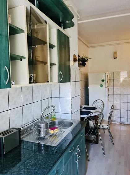 Apartament cu 3 camere semidecomandat în Complex Studențesc